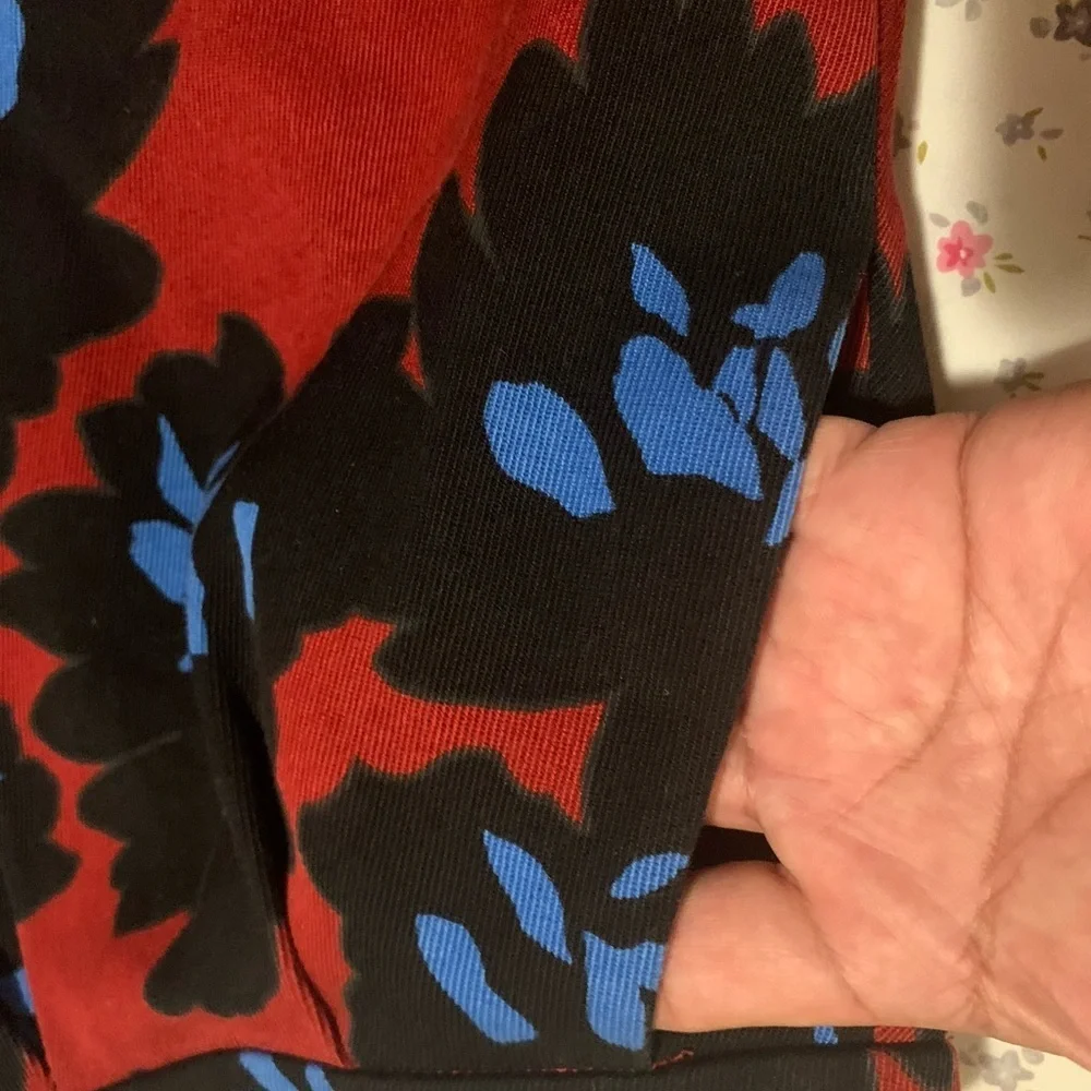 J CREW Stylish Floral Skirt - Red and Blue size 2